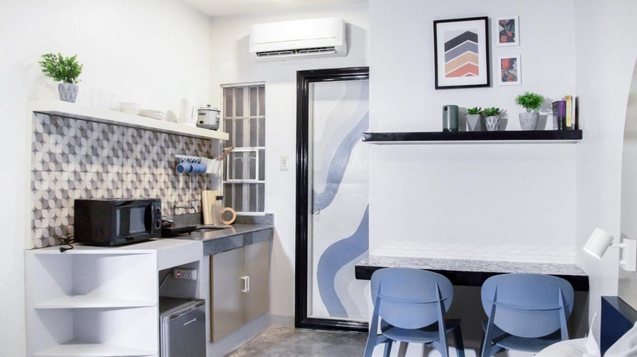 Hive Manila And 400 Mbps - Gallery Apartment